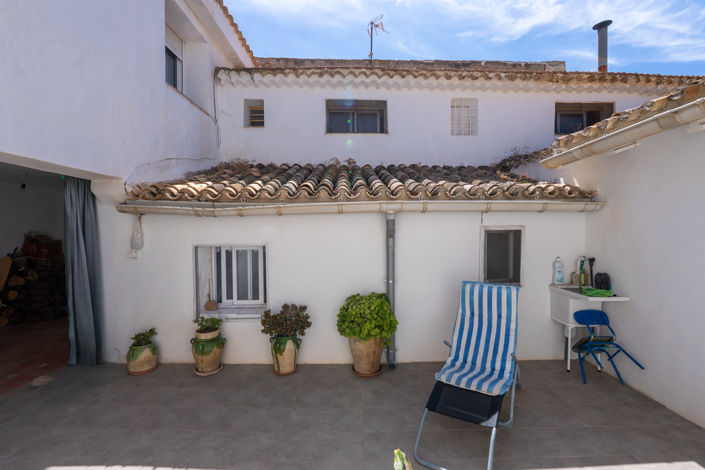 Image No.22-6 Bed Townhouse for sale