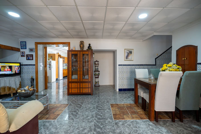 Image No.5-6 Bed Townhouse for sale