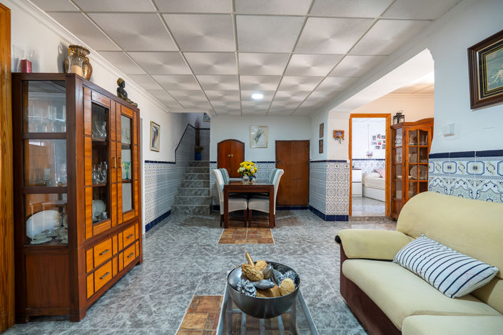 Image No.6-6 Bed Townhouse for sale