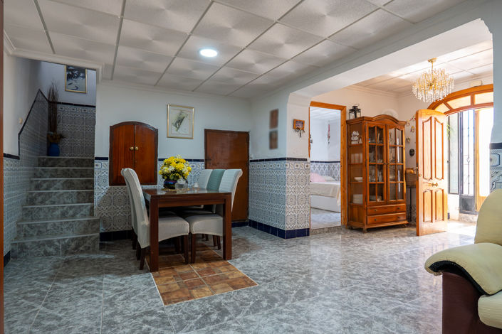 Image No.7-6 Bed Townhouse for sale