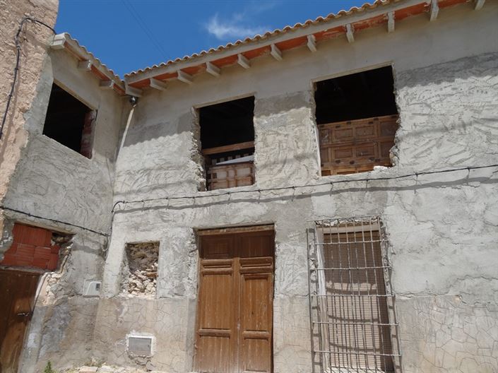 Image No.1-7 Bed Farmhouse for sale