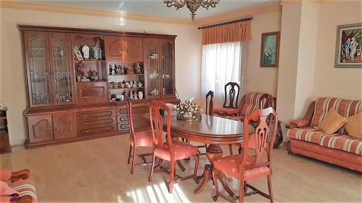 Image No.10-5 Bed Townhouse for sale