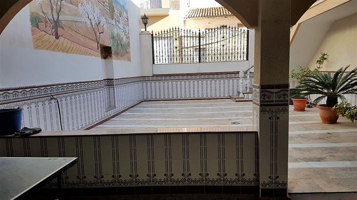 Image No.19-5 Bed Townhouse for sale