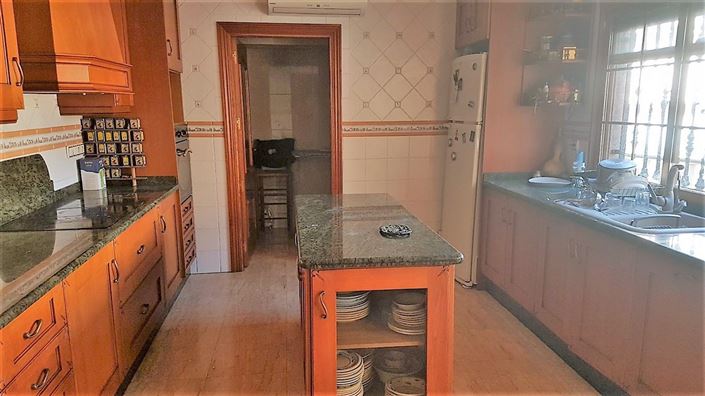 Image No.9-5 Bed Townhouse for sale