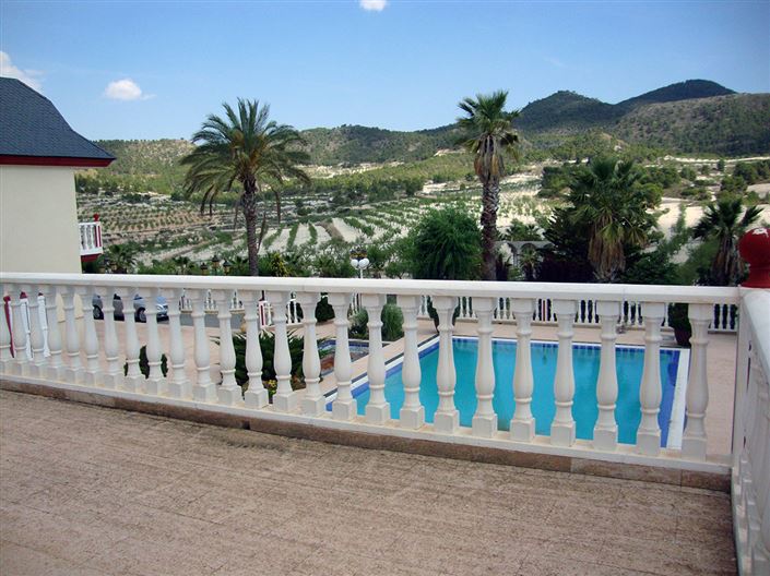 Image No.17-9 Bed Country House for sale