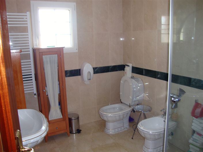 Image No.9-9 Bed Country House for sale