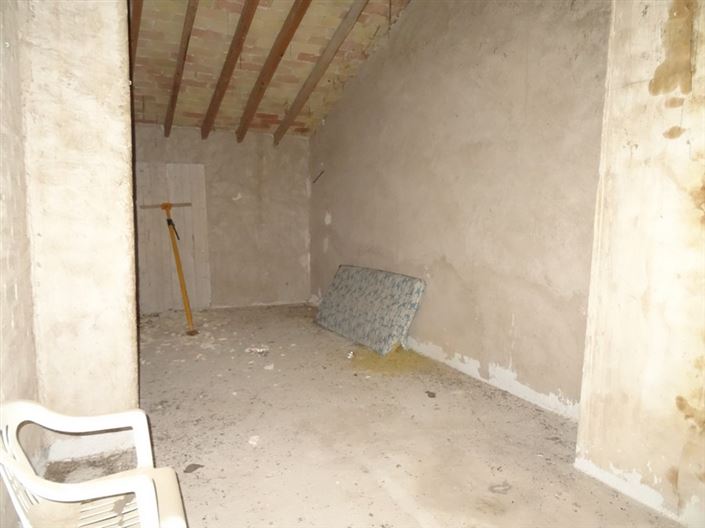 Image No.2-4 Bed Farmhouse for sale