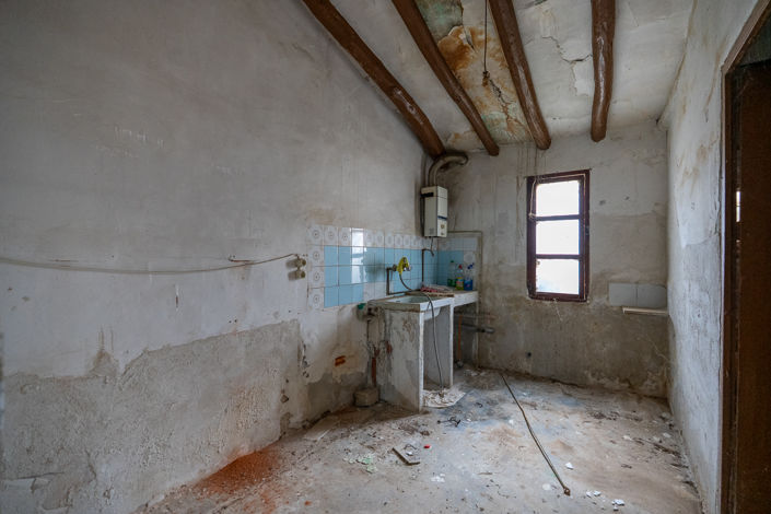 Image No.19-2 Bed Farmhouse for sale