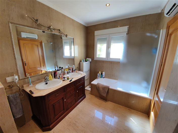 Image No.27-4 Bed Villa for sale