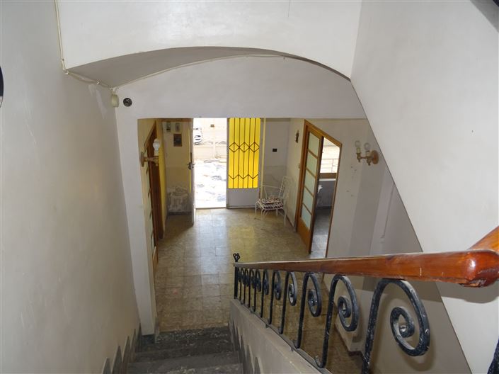 Image No.12-7 Bed Townhouse for sale