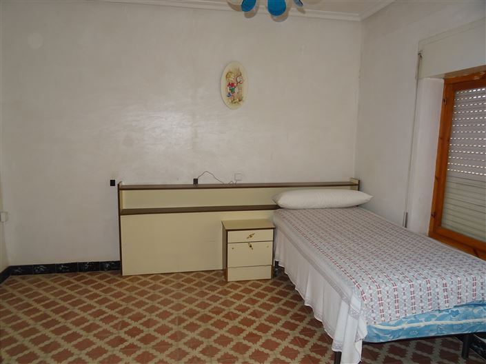 Image No.16-7 Bed Townhouse for sale