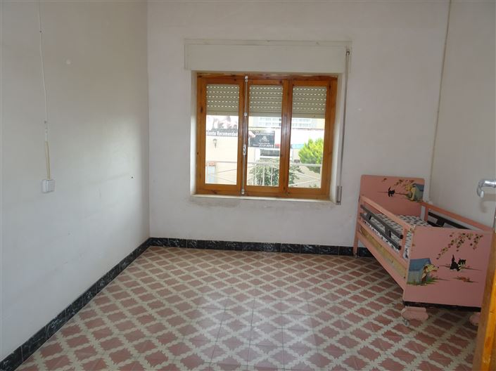 Image No.17-7 Bed Townhouse for sale