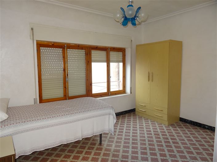 Image No.19-7 Bed Townhouse for sale