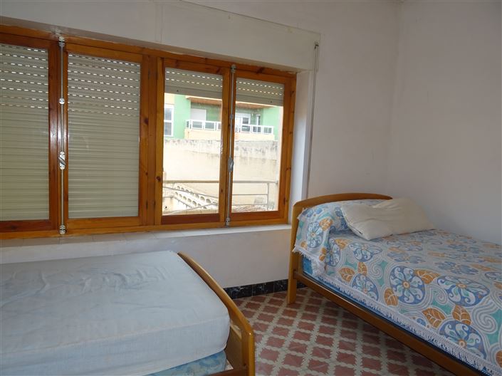 Image No.20-7 Bed Townhouse for sale