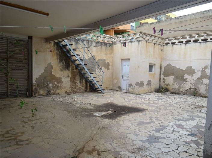 Image No.29-7 Bed Townhouse for sale