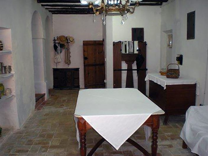 Image No.11-8 Bed Country House for sale