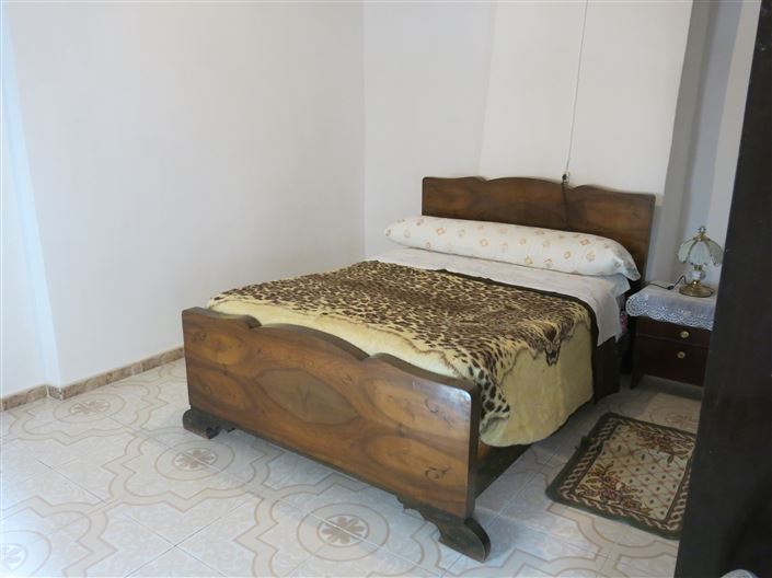 Image No.25-2 Bed Townhouse for sale