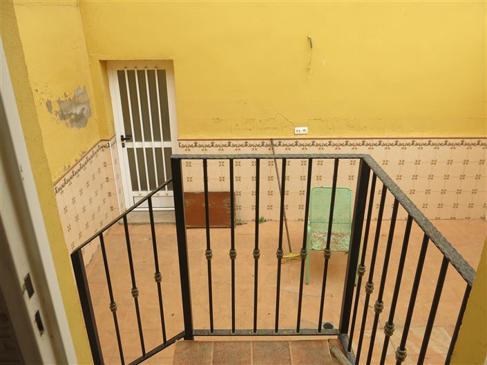 Image No.16-2 Bed Townhouse for sale