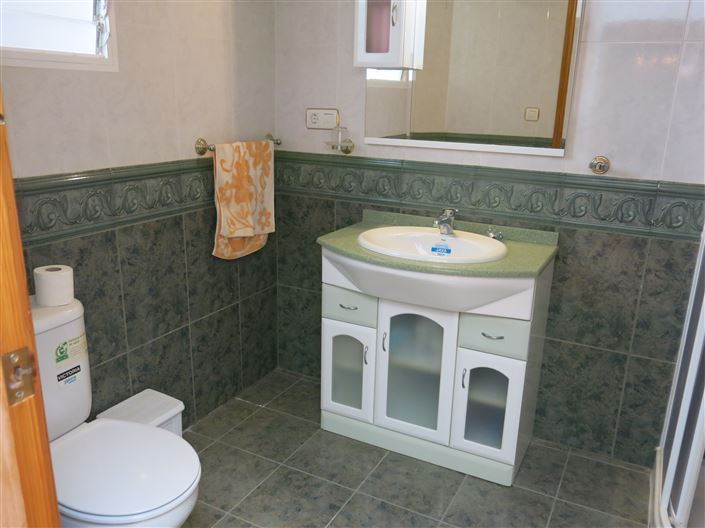 Image No.20-2 Bed Townhouse for sale