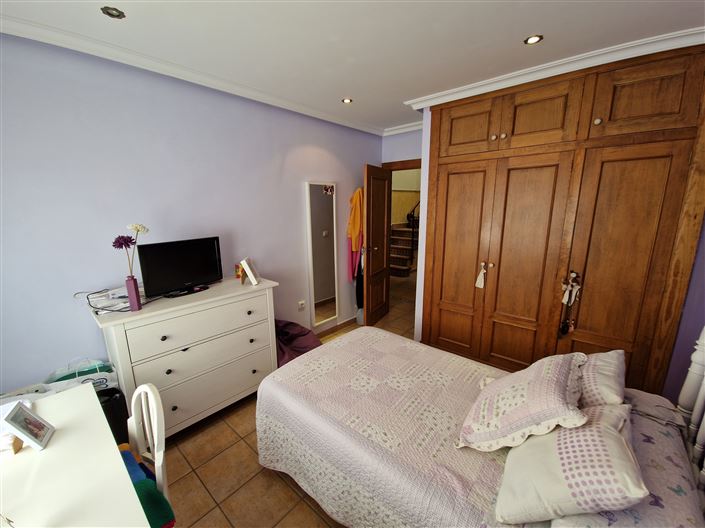 Image No.10-5 Bed Townhouse for sale