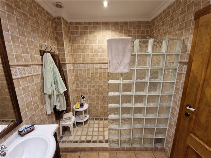 Image No.11-5 Bed Townhouse for sale