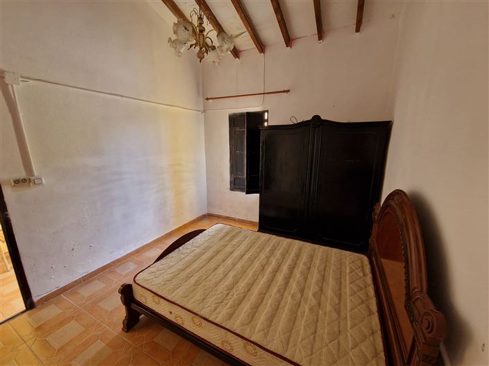 Image No.6-2 Bed Townhouse for sale