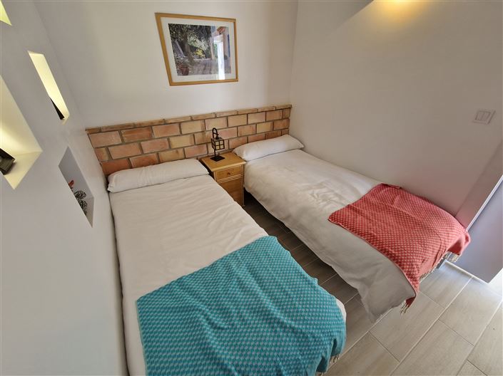 Image No.8-7 Bed Country House for sale