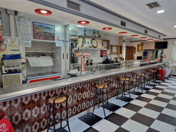 Image No.4-4 Bed Commercial for sale