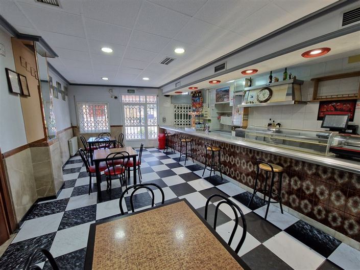 Image No.5-4 Bed Commercial for sale