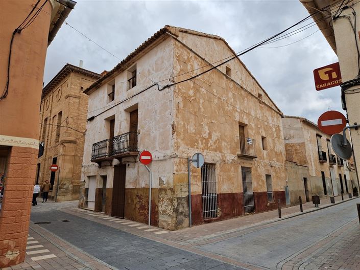 Image No.1-7 Bed Townhouse for sale