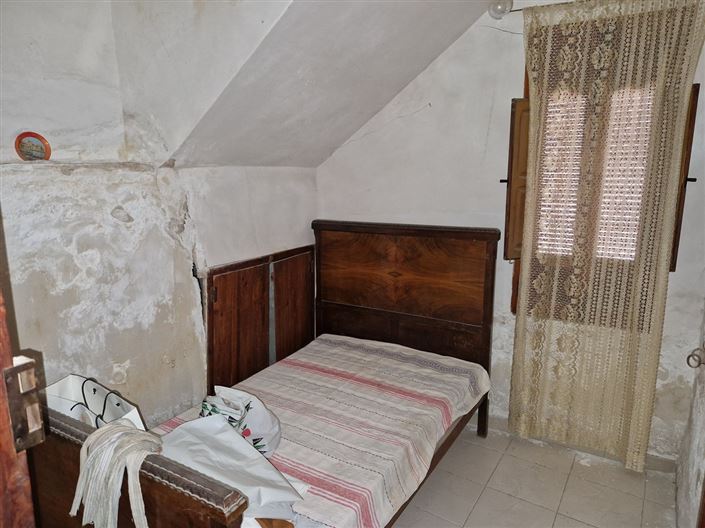 Image No.11-7 Bed Townhouse for sale