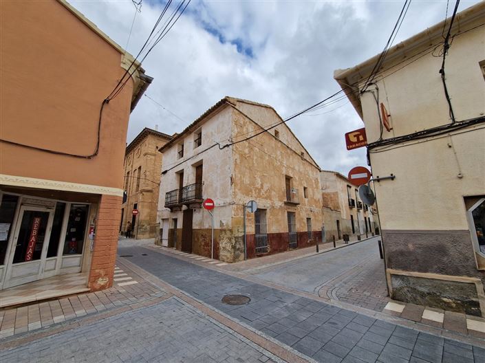 Image No.2-7 Bed Townhouse for sale