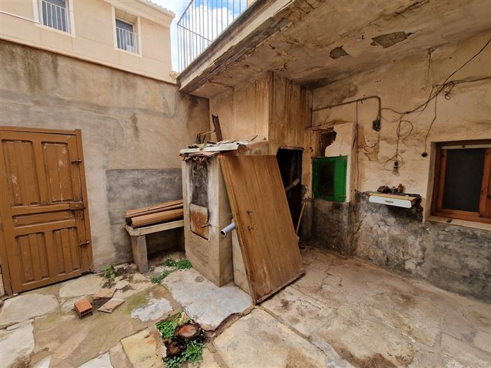 Image No.20-7 Bed Townhouse for sale