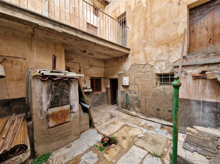 Image No.21-7 Bed Townhouse for sale