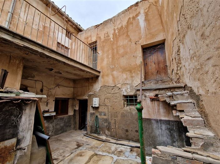 Image No.22-7 Bed Townhouse for sale