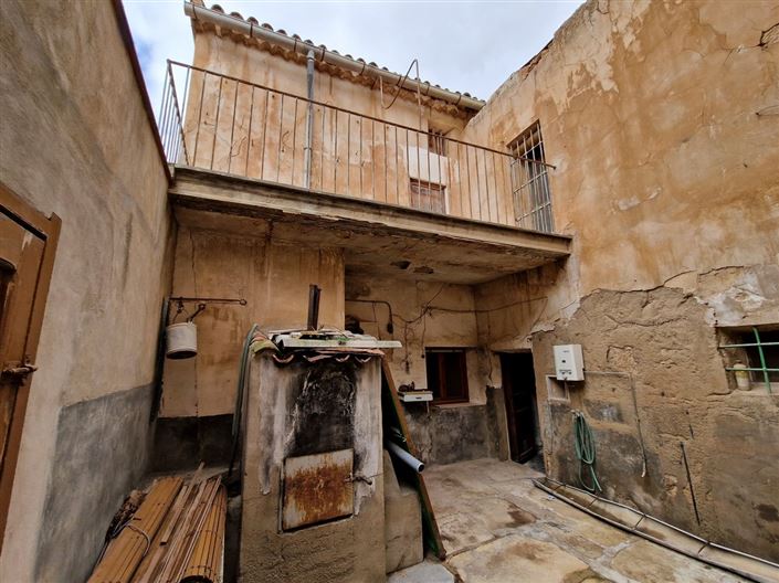 Image No.23-7 Bed Townhouse for sale