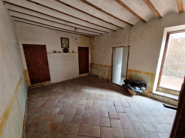 Image No.28-7 Bed Townhouse for sale