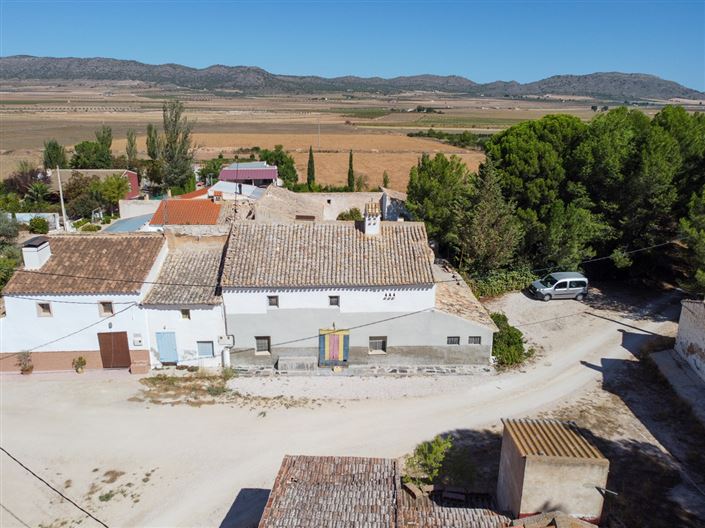 Image No.2-8 Bed Country House for sale