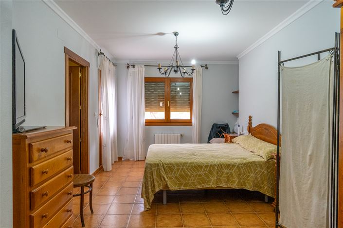 Image No.21-5 Bed Townhouse for sale