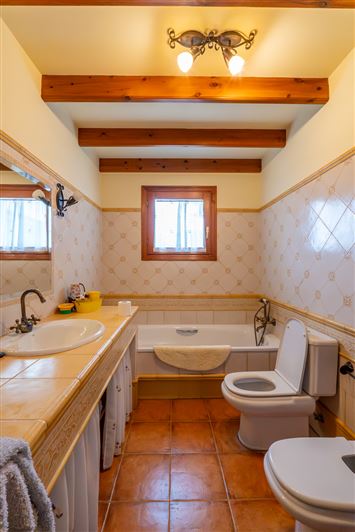 Image No.29-5 Bed Townhouse for sale