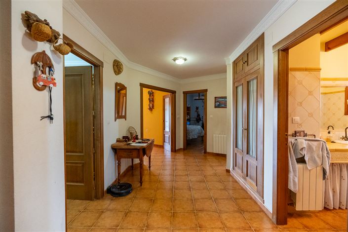 Image No.9-5 Bed Townhouse for sale