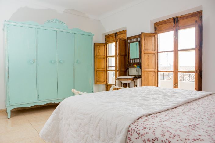 Image No.13-5 Bed Commercial for sale