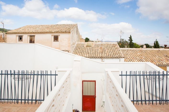 Image No.24-5 Bed Commercial for sale