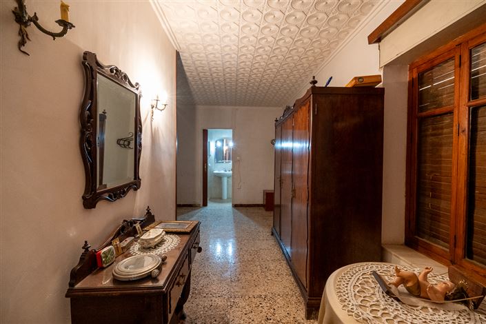 Image No.13-6 Bed Townhouse for sale