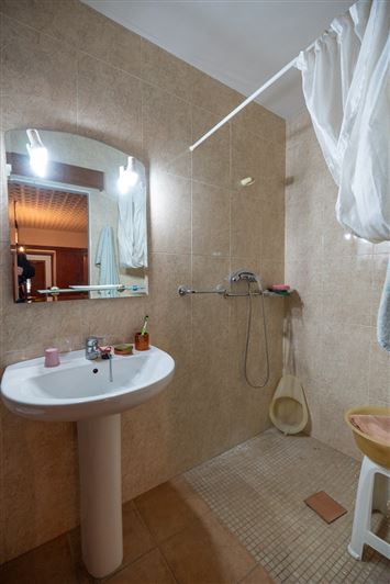 Image No.15-6 Bed Townhouse for sale