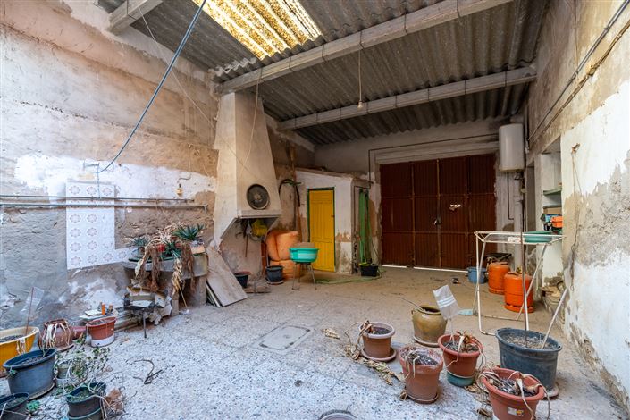 Image No.24-6 Bed Townhouse for sale