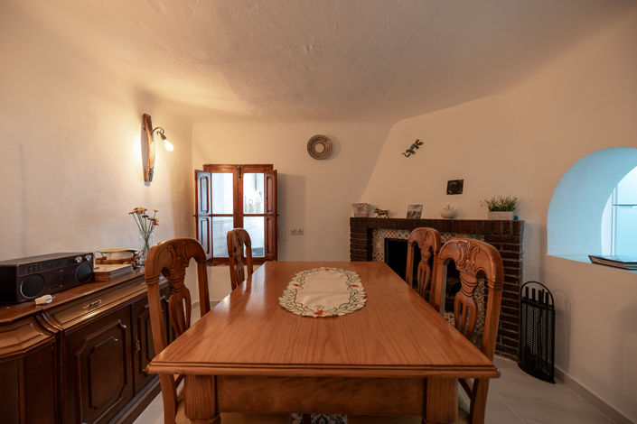 Image No.13-6 Bed Country House for sale