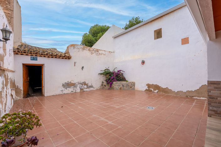 Image No.20-6 Bed Country House for sale