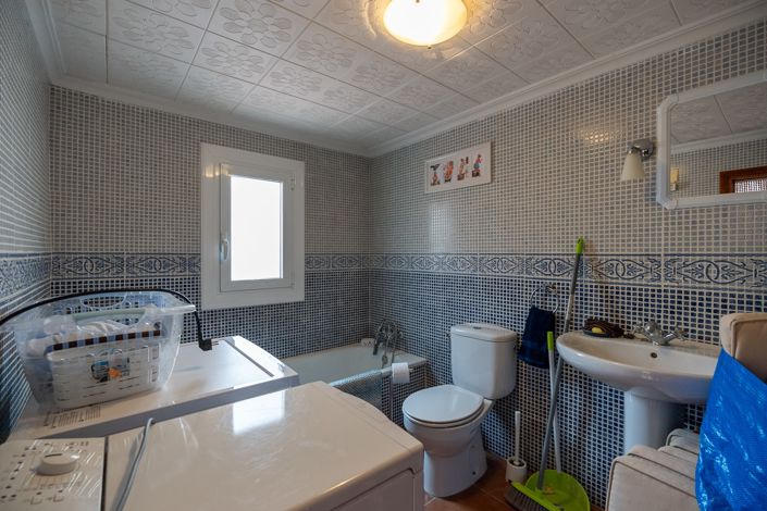 Image No.24-6 Bed Country House for sale