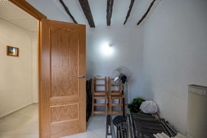 Image No.8-6 Bed Country House for sale